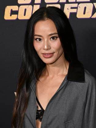 November 2, 2025, Beverly Hills, California, USA: American actress and former reality TV star JAMIE CHUNG attends Stone Cold Fox Los Angeles Red Carpet Premiere. Beverly Hills USA - ZUMAb173 20251102_aap_b173_004 Copyright: xBillyxBennightx
