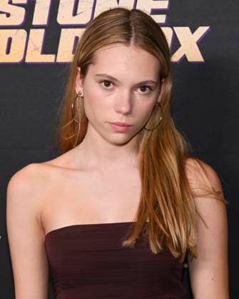 November 2, 2025, Beverly Hills, California, USA: BLUESY LARUE BURKE attends Stone Cold Fox Los Angeles Red Carpet Premiere. Beverly Hills USA - ZUMAb173 20251102_aap_b173_061 Copyright: xBillyxBennightx
