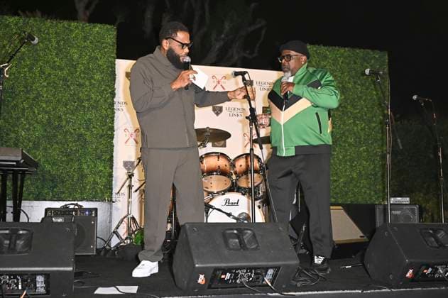 Anthony Anderson und Cedric the Entertainer bei der VIP Par-Tee auf dem 6. Rod Dedeaux Foundation Charity Event im Riviera Country Club. Los Angeles, 02.11.2025