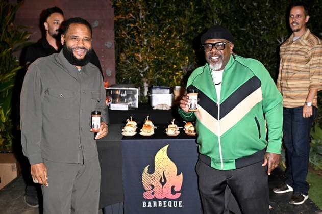 Anthony Anderson und Cedric the Entertainer bei der VIP Par-Tee auf dem 6. Rod Dedeaux Foundation Charity Event im Riviera Country Club. Los Angeles, 02.11.2025