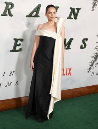 Premiere Of Netflix s Train Dreams English actress Felicity Jones arrives at the Premiere Of Netflix s Train Dreams held at The Egyptian Theatre Hollywood in Hollywood, Los Angeles, California, United States. The Egyptian Theatre Hollywood, Hollywood, Los Angeles, California, USA California United States  Copyright: xImagexPressxAgencyx originalFilename: collin-premiere251104_np1nv.jpg