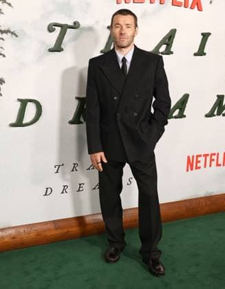Premiere Of Netflix s Train Dreams Australian actor, writer, director, and producer Joel Edgerton arrives at the Premiere Of Netflix s Train Dreams held at The Egyptian Theatre Hollywood in Hollywood, Los Angeles, California, United States. The Egyptian Theatre Hollywood, Hollywood, Los Angeles, California, USA California United States Copyright: xImagexPressxAgencyx originalFilename: collin-premiere251104_npkXb.jpg