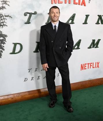 Premiere Of Netflix s Train Dreams Australian actor, writer, director, and producer Joel Edgerton arrives at the Premiere Of Netflix s Train Dreams held at The Egyptian Theatre Hollywood in Hollywood, Los Angeles, California, United States. The Egyptian Theatre Hollywood, Hollywood, Los Angeles, California, USA California United States Copyright: xImagexPressxAgencyx originalFilename: collin-premiere251104_npw0Y.jpg