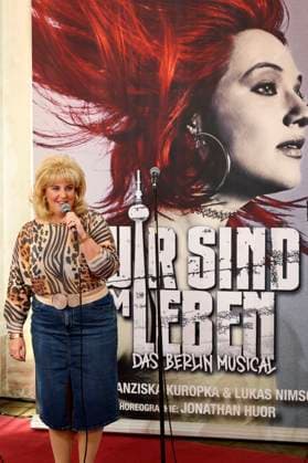Steffi Irmen bei der Pressekonferenz zum Musical Wir sind am Leben im Stage Theater des Westens. Berlin, 03.11.2025