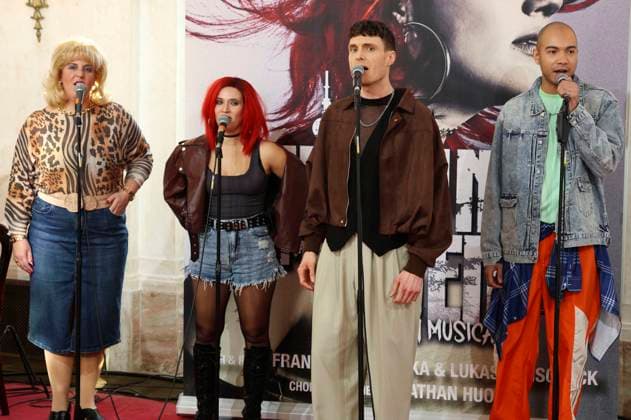 Steffi Irmen, Celina dos Santos, Jörn-Felix Alt und Daniel Pohlen bei der Pressekonferenz zum Musical Wir sind am Leben im Stage Theater des Westens. Berlin, 03.11.2025