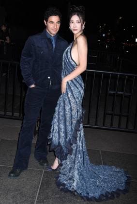 Outside arrivals during the 2025 CFDA Awards at The American Museum of Natural History Featuring: Zac Posen and Ejae Where: New York, United States When: 03 Nov 2025 Credit: Darla Khazei INSTARimages EDITORIAL USE ONLY. NOT FOR USE BY NEWSPAPERS BASED IN THE UK. Copyright: xx instar55240218