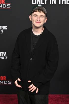 Anthony Gargiula bei der Premiere des Kinofilms Predator: Badlands im TCL Chinese Theater. Los Angeles, 03.11.2025