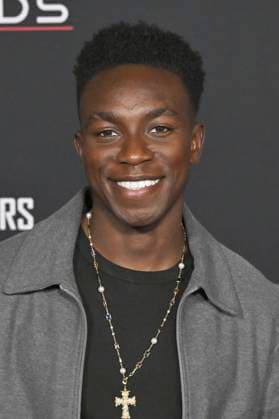 Olly Sholotan bei der Premiere des Kinofilms Predator: Badlands im TCL Chinese Theater. Los Angeles, 03.11.2025