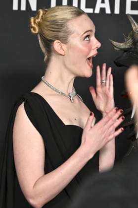 Elle Fanning bei der Premiere des Kinofilms Predator: Badlands im TCL Chinese Theater. Los Angeles, 03.11.2025