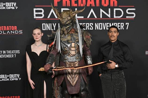 Elle Fanning und Dimitrius Schuster-Koloamatangi bei der Premiere des Kinofilms Predator: Badlands im TCL Chinese Theater. Los Angeles, 03.11.2025