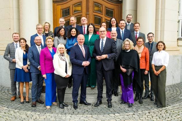 Gemeinsame Kabinettssitzung Berlin-Brandenburg in Potdam BerlinPotsdam, 4.11.2025 Gruopenfoto mit den beiden Landesregierungen von Berlin und Brandenburg bei der Gemeinsamen Kabinettssitzung Berlin-Brandenburg in Potsdam Brandenburg Copyright: xMatthiasxGränzdörferx