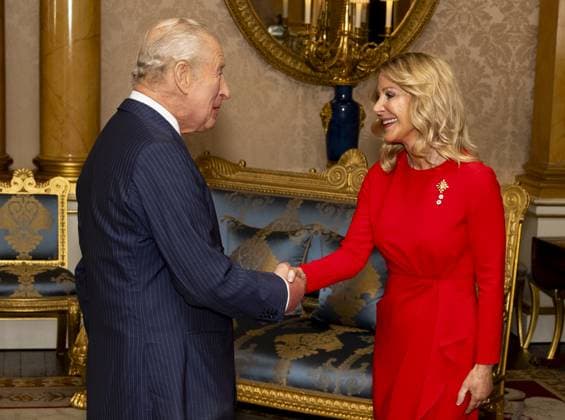 Audience at Buckingham Palace King Charles III receives The Hon. Wendy Lisogar-Cocchia, Lieutenant Governor of British Columbia during an audience at Buckingham Palace, London. Picture date: Tuesday November 4, 2025., Credit:Jordan Pettitt Avalon UK, London  Copyright: xJordanxPettittx xAvalonx 1050291818