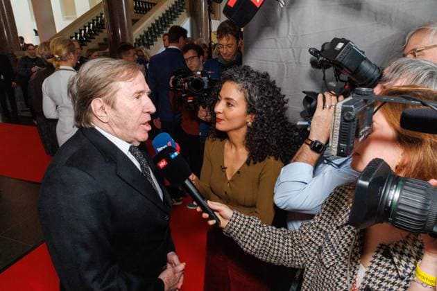 04.11.2025. Düsseldorf. NRW-Ministerpräsident Hendrik Wüst verleiht den Staatspreis an Fotograf Andreas Gursky. Die Laudatio auf den Preisträger hält Susanne Pfeffer, Direktorin des Museums für Moderne Künste in Frankfurt a. M., Camillo Grewe wird die Verleihung musikalisch untermalen. Als enge Vertraute Gurskys werden Andreas Frege (alias Campino) und Günther Netzer ebenfalls an der Veranstaltung und einem Talk über Andreas Gursky teilnehmen. Moderiert wird der Staatspreis von Judith Rakers. Düsseldorf K21, Kunstsammlung Nordrhein-Westfalen Nordrhein-Westfalen Deutschland