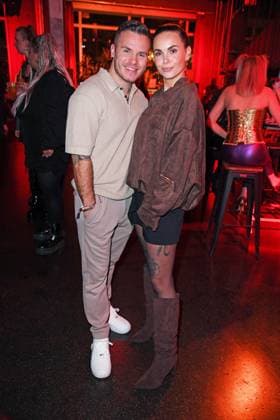 Henning Merten mit Ehefrau Denise Merten bei der Premiere der neuen ProSieben-Show Die Abrechnung - Der Promi-Showdown im Festsaal Kreuzberg in Berlin am 04.11.2025