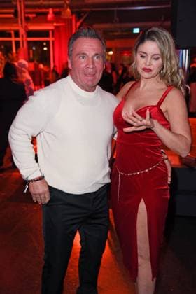 Peter Klein mit Freundin Yvonne Woelke bei der Premiere der neuen ProSieben-Show Die Abrechnung - Der Promi-Showdown im Festsaal Kreuzberg in Berlin am 04.11.2025