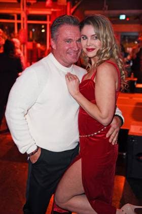 Peter Klein mit Freundin Yvonne Woelke bei der Premiere der neuen ProSieben-Show Die Abrechnung - Der Promi-Showdown im Festsaal Kreuzberg in Berlin am 04.11.2025