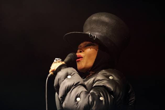 Erykah Badu bei einem Konzert in der Uber Eats Music Hall in Berlin, 4. November 2025. Erykah Badu Konzert Berlin