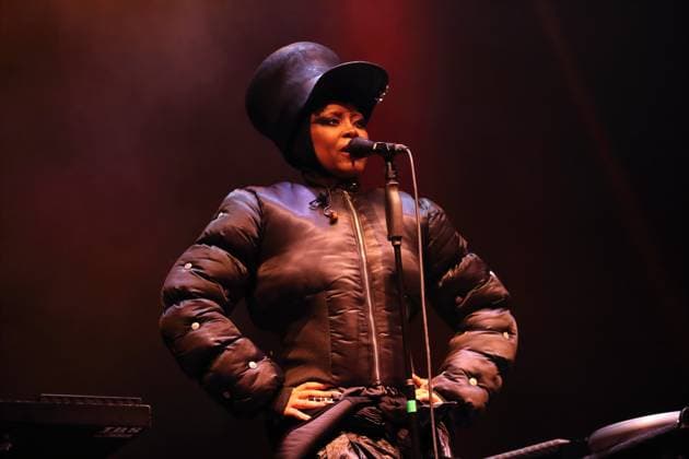 Erykah Badu bei einem Konzert in der Uber Eats Music Hall in Berlin, 4. November 2025. Erykah Badu Konzert Berlin