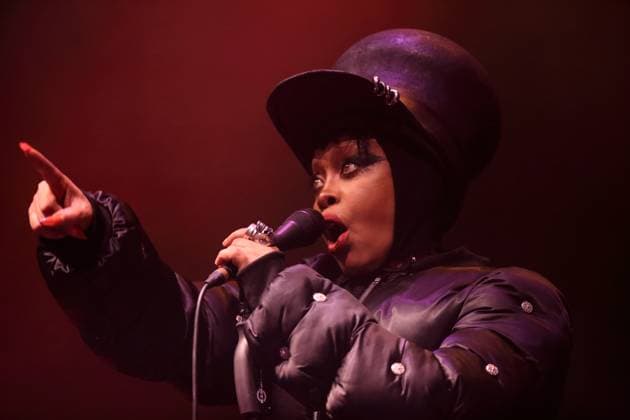 Erykah Badu bei einem Konzert in der Uber Eats Music Hall in Berlin, 4. November 2025. Erykah Badu Konzert Berlin