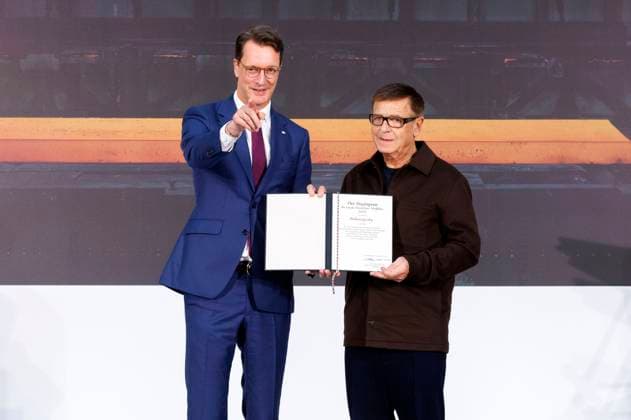 Entertainment Bilder des Tages Hendrik Wüst und Andreas Gursky bei der Verleihung des Staatspreises des Landes Nordrhein-Westfalen 2025 an Fotograf Andreas Gursky im K21. Düsseldorf, 04.11.2025