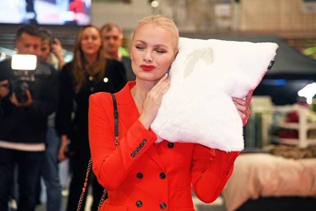 Franziska Knuppe bei der Präsentation der Marcel Remus Bettenwarenkollektion Bedtime Stories im Premium-Möbel- und Einrichtungshaus XXXLutz in Nürnberg am 05.11.2025