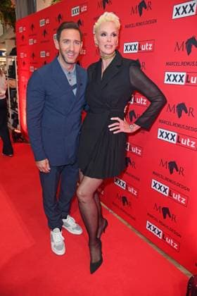 Marcel Remus, Brigitte Nielsen bei der Präsentation der Marcel Remus Bettenwarenkollektion Bedtime Stories im Premium-Möbel- und Einrichtungshaus XXXLutz in Nürnberg am 05.11.2025