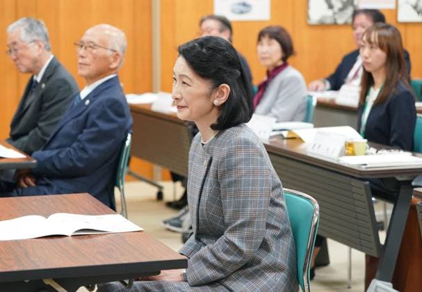 Crown princess visits maternal and child health center Japanese Crown Princess Kiko attends a symposium at a maternal and child health center in Tokyo on Nov. 5, 2025. (Pool photo)  A14AA0005010729P
