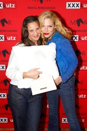 Dana Schweiger und Sonya Kraus beim XXXLutz x Marcel Remus Collection Launch im Premium-Möbel- und Einrichtungshaus XXXLutz. Nürnberg, 05.11.2025