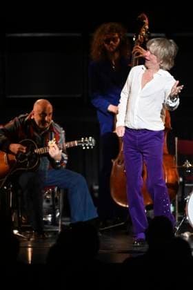 Sandro Giampietro, Leo Richartz und Helge Schneider live bei einem Konzert der Ein Mann und seine Musik -Tour im Kuppelsaal. Hannover, 05.11.2025