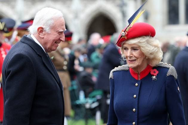 Queen Camilla Attends The 97th Field Of Remembrance Queen Camilla speaks with attendees on a visit to the 97th Field Of Remembrance at Westminster Abbey on November 06, 2025 in London, England. The Field of Remembrance has been held every November since 1928 when The Poppy Factory, of which Queen Camilla is Patron, brought a group of disabled veterans, a tray of poppies and a collecting tin to the grounds of St Margaret s Church at Westminster Abbey., Credit:Avalon.red Avalon United Kingdom, England, London, Westminster Abbey  Copyright: xAvalon.redx xAvalonx 1050721653