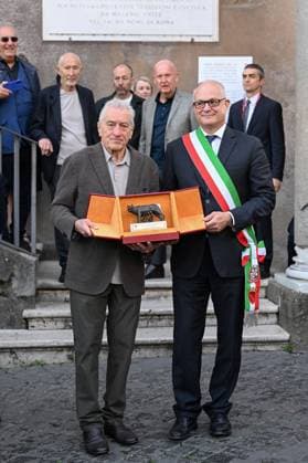 Robert De Niro recieves the Capitoline Wolf Robert De Niro arrived in the capital today for a two-day celebration combining cinema, culture, and luxury hospitality. Pictured is the actor at the Capitoline Hill, where he will receive an official award the Capitoline Wolf. Pictured is Robert De Niro with Rome Mayor Roberto Gualtieri on Nov 6th 2025, Credit:Maria Laura Antonelli AGF Avalon Italia, Roma  Copyright: xMariaxLauraxAntonelli AGFx xAvalonx 1050749151