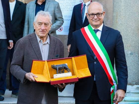 Rome, Italy: Rome, Robert De Niro receives the Capitoline Wolf from Mayor Roberto Gualtieri. Rome Italy  - ZUMAp169 20251106_zea_p169_303 Copyright: xGiandomenicoxD Angelox