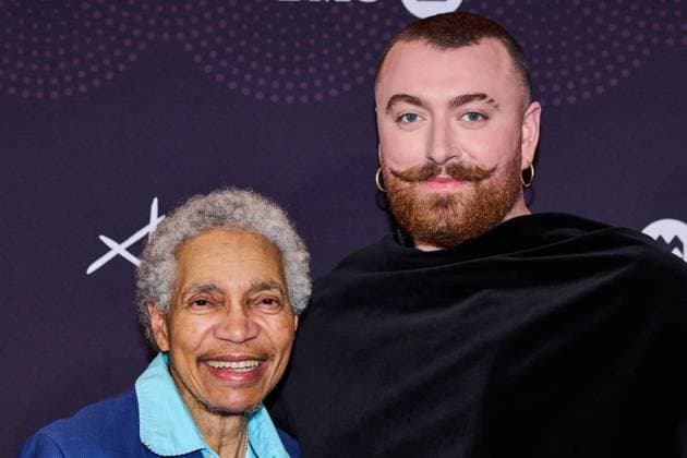 November 6, 2025, Toronto, On, Canada: Beverly Glenn-Copeland (left) and Sam Smith walk the red carpet at the 2025 PTP Pink Awards in Toronto, on Thursday, Nov. 6, 2025. Toronto Canada  - ZUMAc35_ 20251106_zaf_c35_184 Copyright: xSammyxKoganx