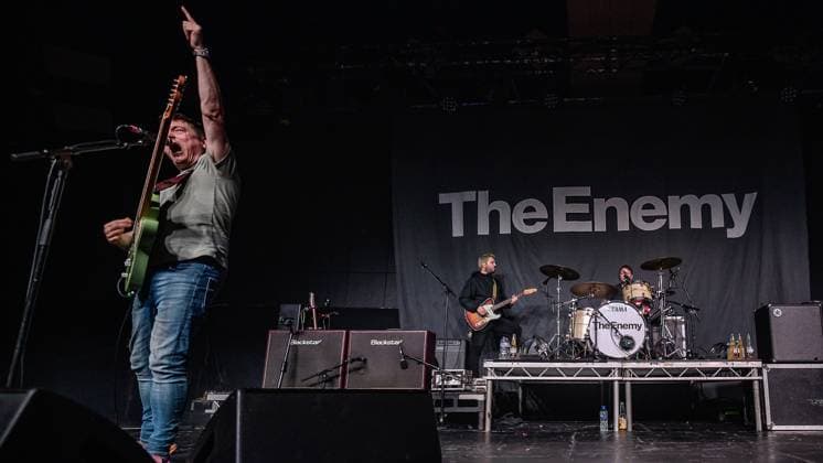 The Enemy performs live at The Barrowland Ballroom in Glasgow - 06 Nov 2025 Tom Clarke and Liam Watts of English rock band The Enemy seen performing live at The Barrowland Ballroom. The Enemy are an English indie rock band hailing from Coventry, they broke onto the music scene in 2006 and quickly earned their place as one the biggest bands of the era. Glasgow United Kingdom Copyright: xStuartxWestwoodx xSOPAxImagesx SWESTWOOD02