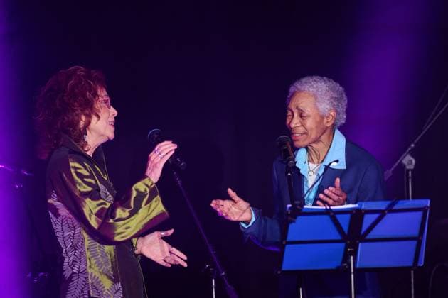 November 6, 2025, Toronto, On, Canada: Beverly Glenn-Copeland (right) and his wife Elizabeth Copeland perform at the 2025 PTP Pink Awards in Toronto, on Thursday, Nov. 6, 2025. Toronto Canada  - ZUMAc35_ 20251106_zaf_c35_211 Copyright: xSammyxKoganx