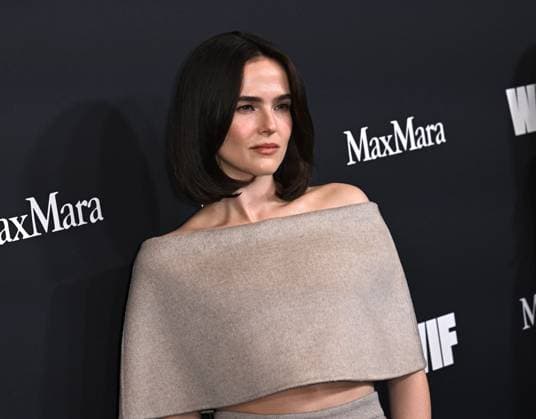 2025 WIF Honors Zoey Deutch arriving to the 2025 WIF Honors held at the Beverly Hilton Hotel on November 6, 2025 in Beverly Hills, Ca. Beverly Hills Beverly Hilton Hotel California USA Copyright: xStarbuck AFF-USA.COMx