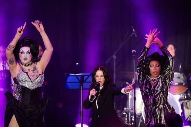 November 6, 2025, Toronto, On, Canada: Drag queen Van Goth, left to right, actress Emily Hampshire and drag queen Eboni La Belle perform at the 2025 PTP Pink Awards in Toronto, on Thursday, Nov. 6, 2025. Toronto Canada  - ZUMAc35_ 20251106_zaf_c35_220 Copyright: xSammyxKoganx