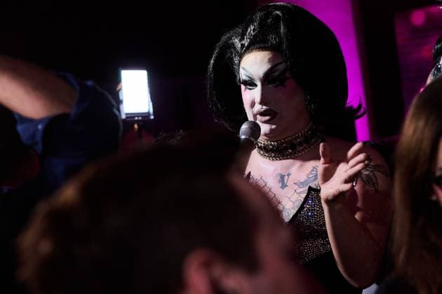 November 6, 2025, Toronto, On, Canada: Drag queen Van Goth walks the red carpet at the 2025 PTP Pink Awards in Toronto, on Thursday, Nov. 6, 2025. Toronto Canada  - ZUMAc35_ 20251106_zaf_c35_228 Copyright: xSammyxKoganx
