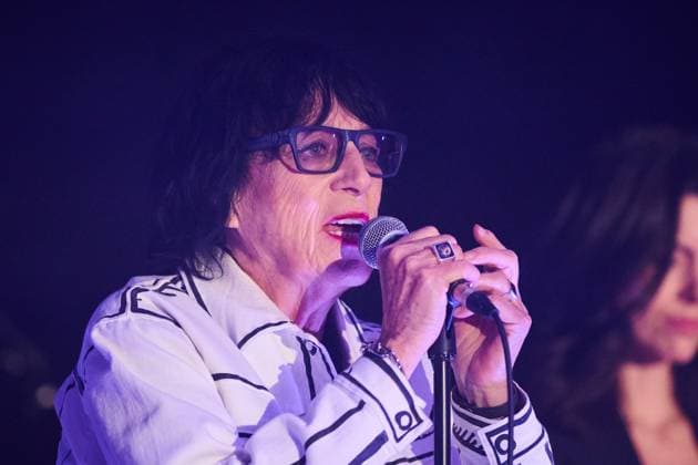 November 6, 2025, Toronto, On, Canada: Musician Carole Pope performs at the 2025 PTP Pink Awards in Toronto, on Thursday, Nov. 6, 2025. Toronto Canada  - ZUMAc35_ 20251106_zaf_c35_233 Copyright: xSammyxKoganx