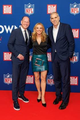 Empfang - BILD NFL TOUCHDOWN BERLIN - Frank Robens, Inga Leschek und Stephan Schmitter beim BILD TOUCHDOWN BERLIN National Football League - Empfang, anlässlich des ersten regulären Saisonspiels der NFL Teams Indianapolis Colts vs. Atlanta Falcons am 07.11.2025 im Axel-Springer-Hochhaus in Berlin. Copyright: xEventpressxKochanx