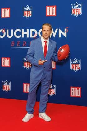 Empfang - BILD NFL TOUCHDOWN BERLIN - Oliver Pocher beim BILD TOUCHDOWN BERLIN National Football League - Empfang, anlässlich des ersten regulären Saisonspiels der NFL Teams Indianapolis Colts vs. Atlanta Falcons am 07.11.2025 im Axel-Springer-Hochhaus in Berlin. Copyright: xEventpressxKochanx