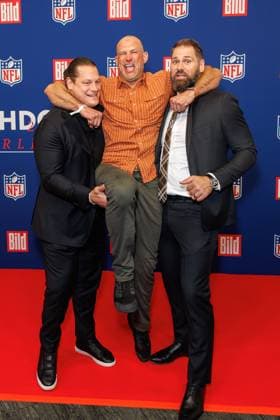 Empfang - BILD NFL TOUCHDOWN BERLIN - Markus Kuhn, Joe Thomas und Sebastian Vollmer beim BILD TOUCHDOWN BERLIN National Football League - Empfang, anlässlich des ersten regulären Saisonspiels der NFL Teams Indianapolis Colts vs. Atlanta Falcons am 07.11.2025 im Axel-Springer-Hochhaus in Berlin. Copyright: xEventpressxKochanx