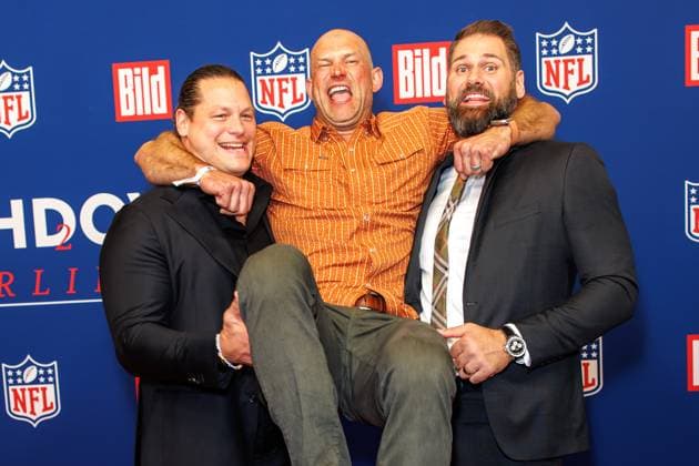 Empfang - BILD NFL TOUCHDOWN BERLIN - Markus Kuhn, Joe Thomas und Sebastian Vollmer beim BILD TOUCHDOWN BERLIN National Football League - Empfang, anlässlich des ersten regulären Saisonspiels der NFL Teams Indianapolis Colts vs. Atlanta Falcons am 07.11.2025 im Axel-Springer-Hochhaus in Berlin. Copyright: xEventpressxKochanx