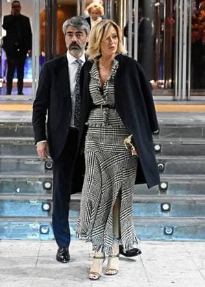 Susanna Griso and her partner, Luis Enriquez leave after the gala of the Golden Antenna Awards 2025, at the Casino de Aranjuez, on November 8, 2025, in Aranjuez, Madrid Spain The Federation of Associations of Radio and Television of Spain held the 52nd edition of the Golden Antenna Awards, which recognize the most important figures of the year in television, radio and media, which recognize the work of the most relevant figures of the year in television, radio and media GOLDEN ANTENAS AWARDS MATIAS PRATS TELEVISION RADIO Aranjuez Madrid Aranjuez Madrid Spain  Copyright: xFranciscoxGuerrax 7087890