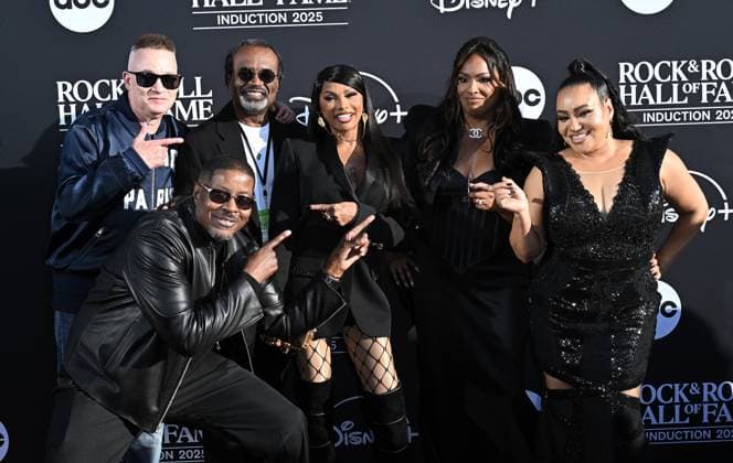 2025 Rock & Roll Hall of Fame Induction Ceremony Christopher ˜Play™ Martin of Kid ™n Play, Hurby ˜Luv Bug™ Azor, Christopher ˜Kid™ Reid, Sandra Denton, DJ Spinderella and Cheryl James of Salt-N-Pepa arriving to the 2025 Rock & Roll Hall of Fame Induction Ceremony held at the Peacock Theater on November 8, 2025 in Los Angeles, Ca. Los Angeles Peacock Theater California USA Copyright: xStarbuck AFF-USA.COMx