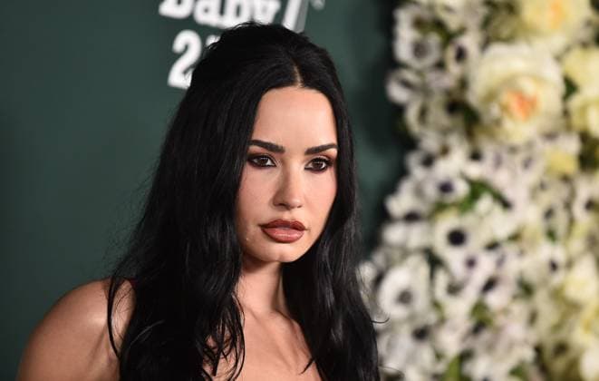 2025 Baby2Baby Gala Demi Lovato arriving to the 2025 Baby2Baby Gala presented by Paul Mitchell at the Pacific Design Center on November 8, 2025 in West Hollywood, Ca. West Hollywood Pacific Design Center California USA Copyright: xLISAxOConnor xAFF-USA.COMx