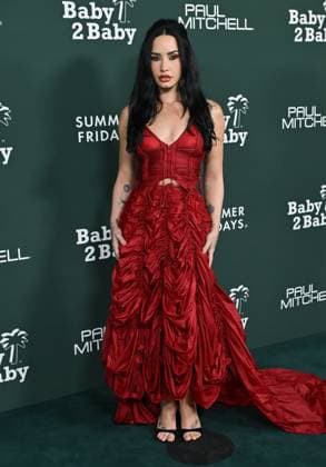 2025 Baby2Baby Gala Demi Lovato arriving to the 2025 Baby2Baby Gala presented by Paul Mitchell at the Pacific Design Center on November 8, 2025 in West Hollywood, Ca. West Hollywood Pacific Design Center California USA Copyright: xLISAxOConnor xAFF-USA.COMx