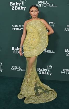 2025 Baby2Baby Gala Jeannie Mai arriving to the 2025 Baby2Baby Gala presented by Paul Mitchell at the Pacific Design Center on November 8, 2025 in West Hollywood, Ca. West Hollywood Pacific Design Center California USA Copyright: xLISAxOConnor xAFF-USA.COMx