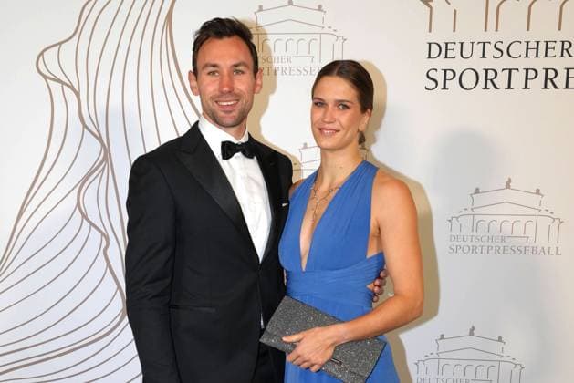 Niklas Kaul und seine Freundin Mareike Roesing beim 43. Deutschen Sportpresseball am 8.11.2025 in der Alten Oper in Frankfurt am Main Deutscher Sportpresseball 2025 in Frankfurt am Main