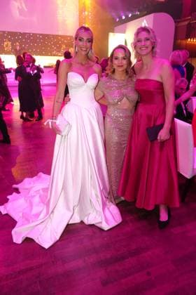 Annika Gassner, Regina Halmich und Britta Heidemann beim 43. Deutschen Sportpresseball am 8.11.2025 in der Alten Oper in Frankfurt am Main Deutscher Sportpresseball 2025 in Frankfurt am Main